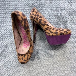 Betsy Johnson Gracie Leopard Purple Platform Faux Fur Pump size 6.5